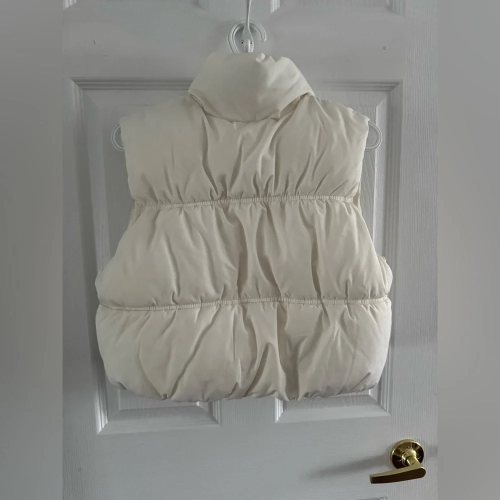 H&M PUFFER VEST LIGHT BEIGE CROPPED SIZE SMALL - Picture 10 of 11